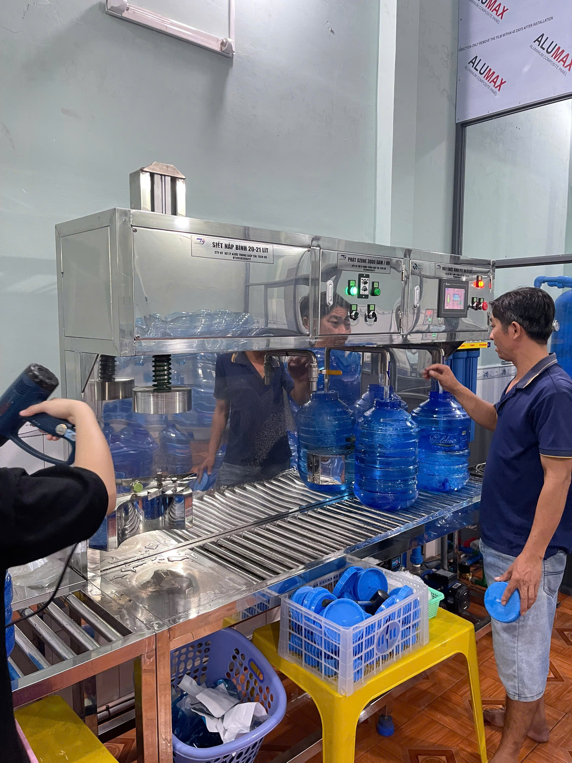Máy chiết chai bình bình tân – Giải pháp tự động cho ngành nước